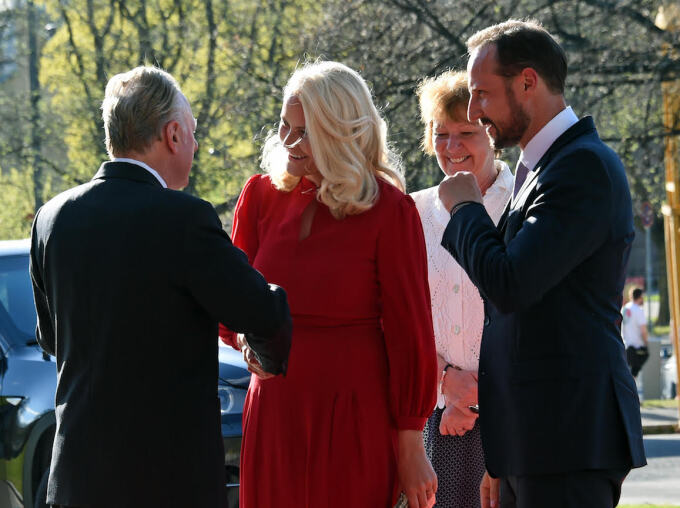 Kronprinsparet ble ønsket velkommen av direktør Stein Ola Henriksen da de kom til Munchmuseet. Foto: Sven Gj. Gjeruldsen, Det kongelige hoff